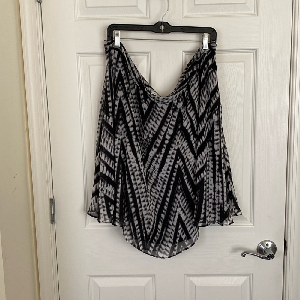 Calvin Klein Black and White Printed Fully Lined Flowy Skirt Size 22W